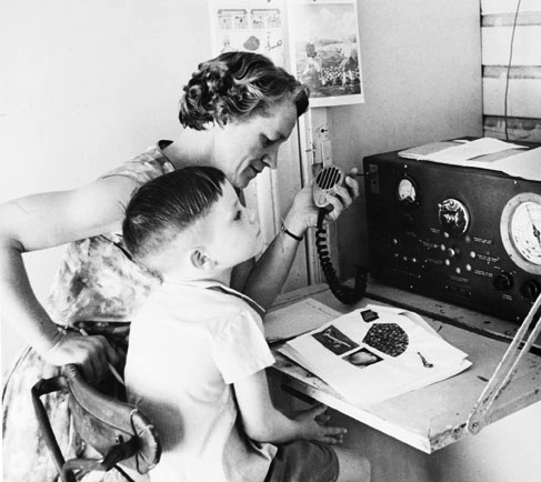 File:Radio-distance-learning.png