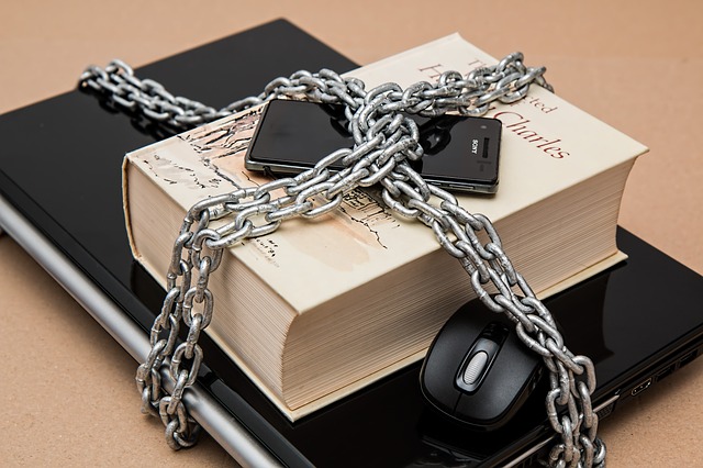 File:Chained-resources.jpg