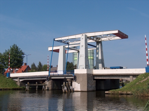 File:BridgeMiddenmeer.jpg