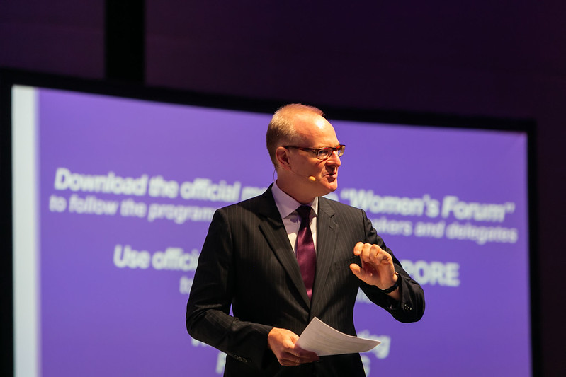 File:Presenting.jpg
