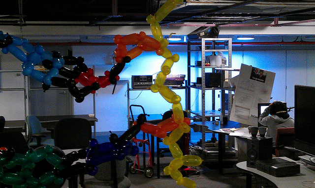 File:Balloon DNA.jpg
