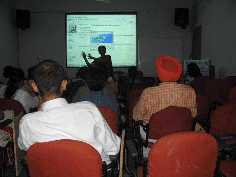 File:Savi talk.gif