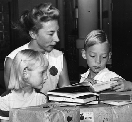 File:Correspondence-learning.jpg