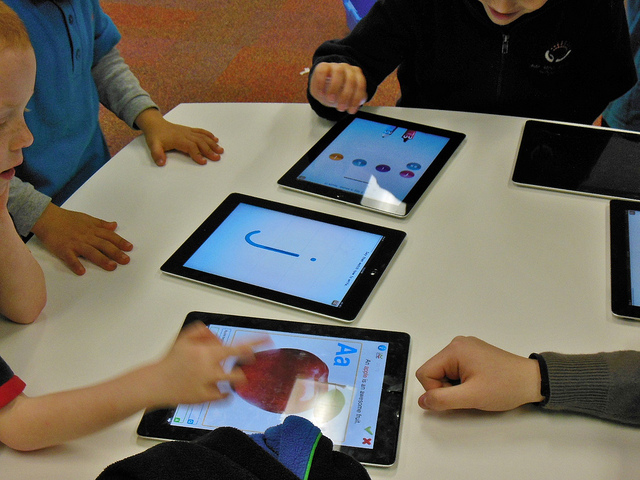 File:Learning with iPads.jpg