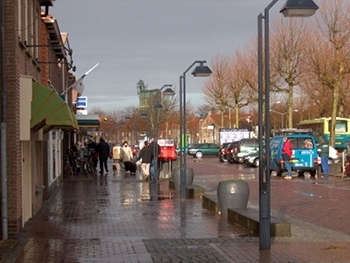 File:Brugstraat middenmee..jpg