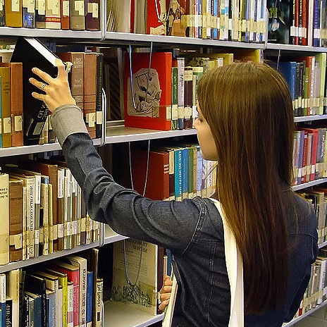 File:Bookshelf3.jpg