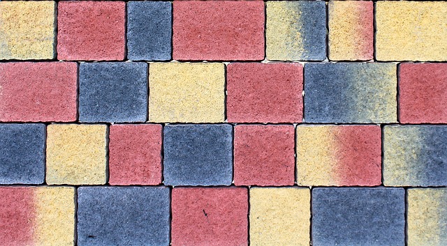 File:Cube-pavement.jpg