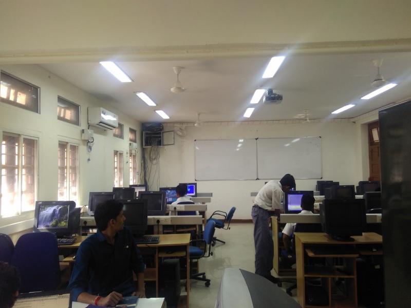 File:Computer lab DMS.jpg
